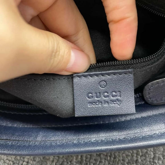 100% Authentic Gucci Leather Messenger Crossbody 450-102024 - Picture 14 of 16